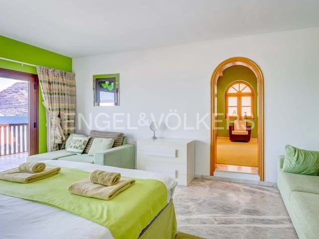 6 makuuhuone Huvila myytävänä paikassa Los Gigantes, Santiago del Teide mukana uima-altaan - 3 900 000 € (Ref: 7588652)