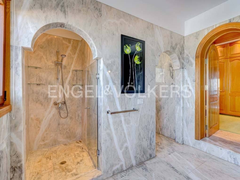 6 bedroom Villa for sale in Los Gigantes with pool - € 3,900,000 (Ref: 7588652)