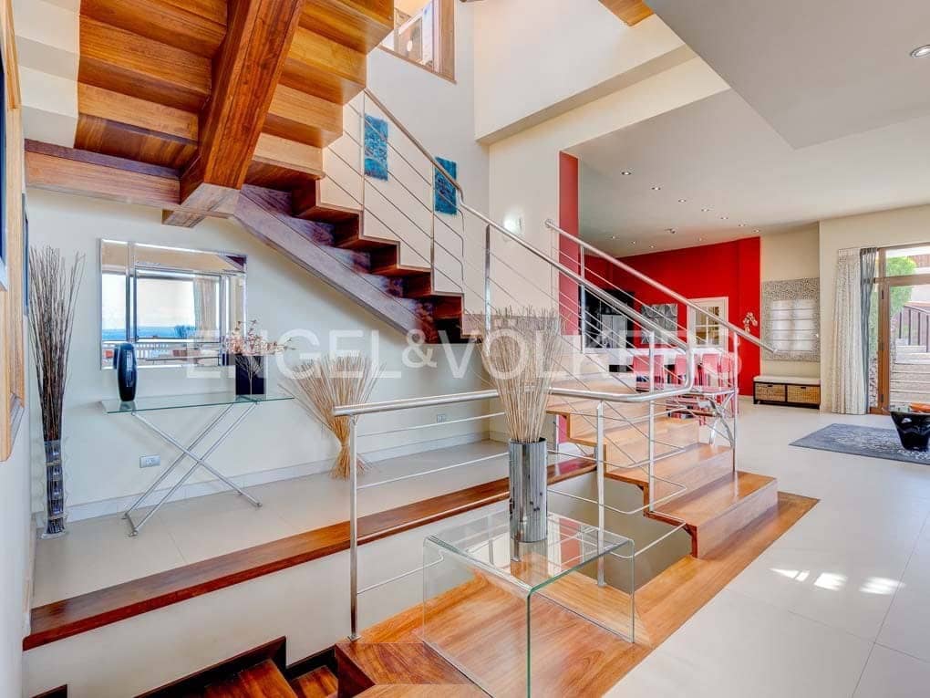 6 bedroom Villa for sale in Los Gigantes with pool - € 3,900,000 (Ref: 7588652)