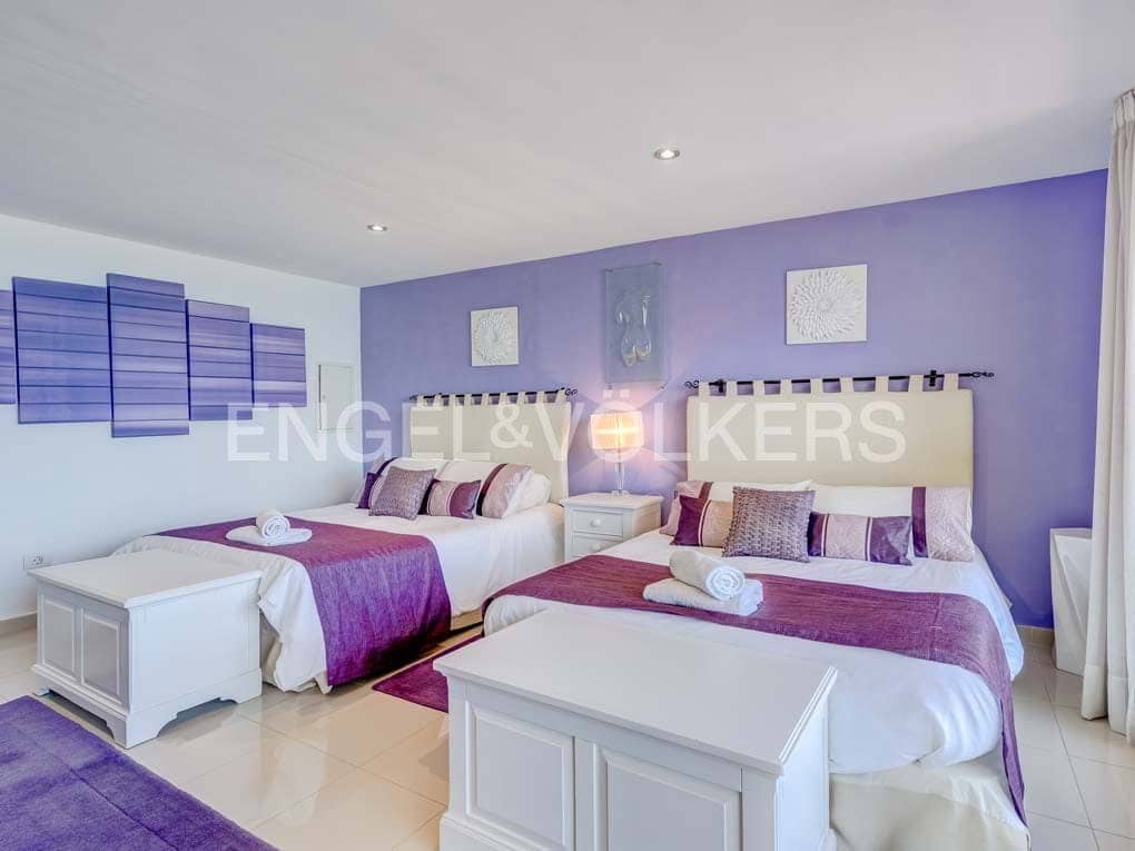 6 bedroom Villa for sale in Los Gigantes with pool - € 3,900,000 (Ref: 7588652)