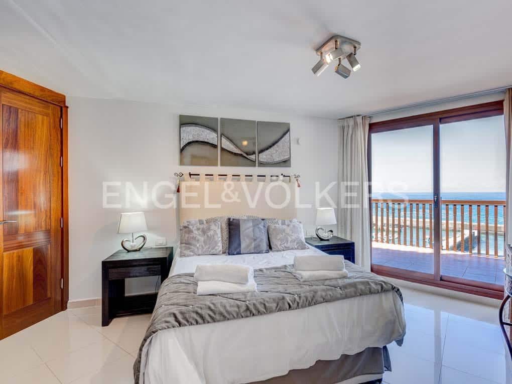 6 bedroom Villa for sale in Los Gigantes with pool - € 3,900,000 (Ref: 7588652)