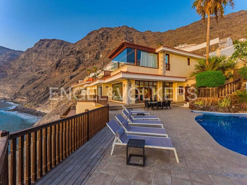 6 bedroom Villa for sale in Los Gigantes with pool - € 3,900,000 (Ref: 7588652)