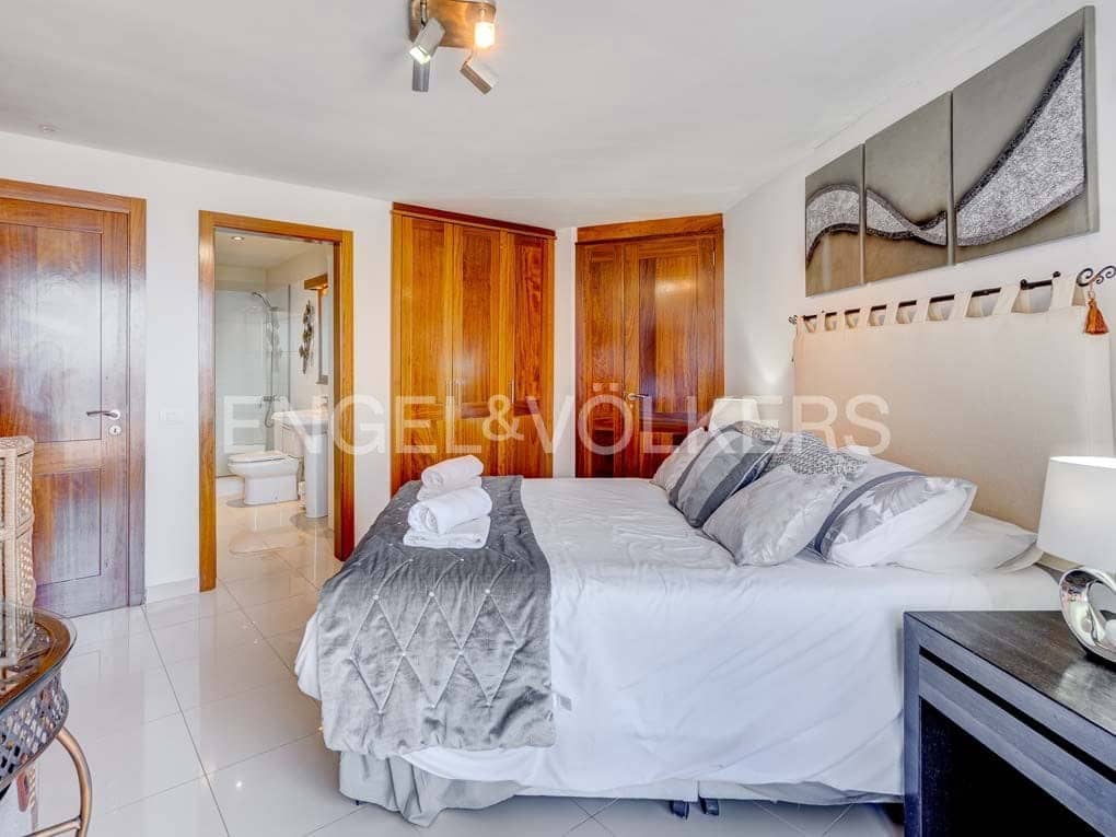 6 bedroom Villa for sale in Los Gigantes with pool - € 3,900,000 (Ref: 7588652)