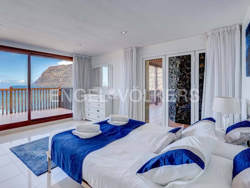 6 bedroom Villa for sale in Los Gigantes with pool - € 3,900,000 (Ref: 7588652)