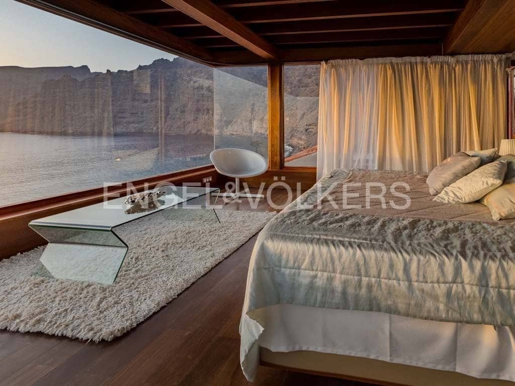 6 bedroom Villa for sale in Los Gigantes with pool - € 3,900,000 (Ref: 7588652)
