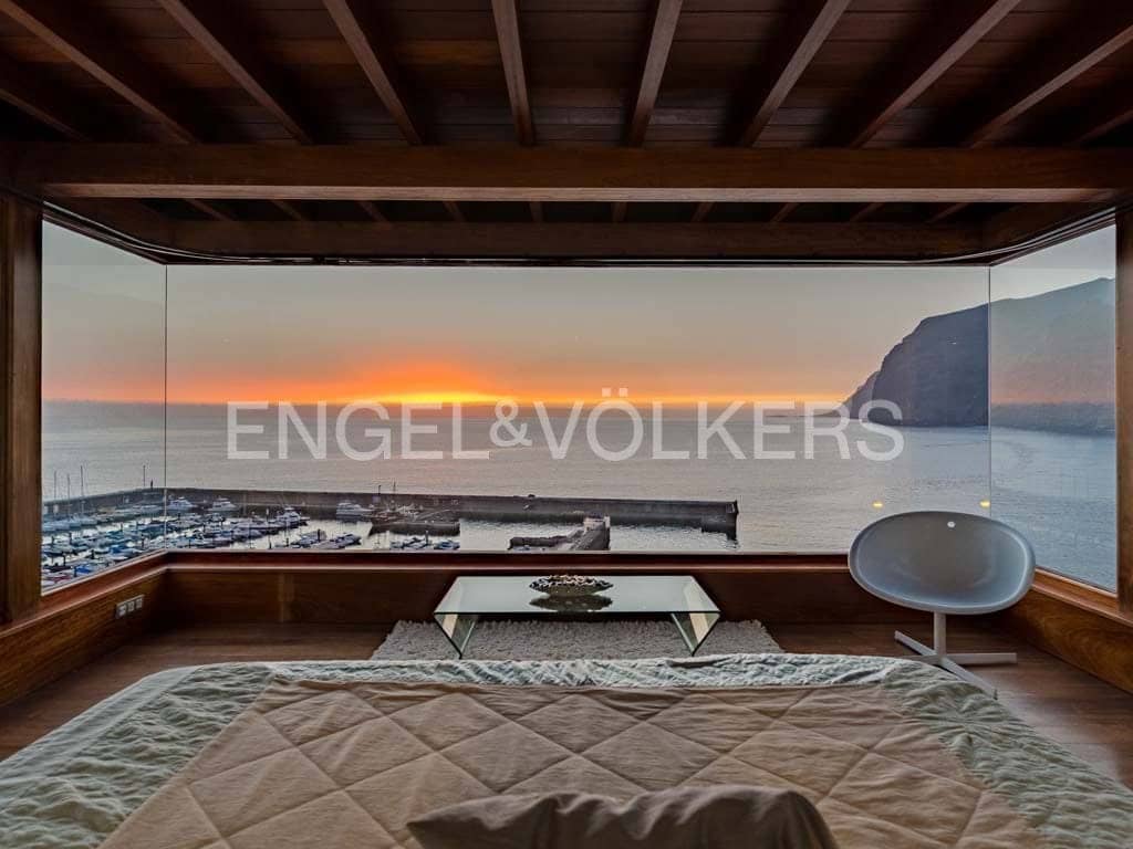 6 bedroom Villa for sale in Los Gigantes with pool - € 3,900,000 (Ref: 7588652)