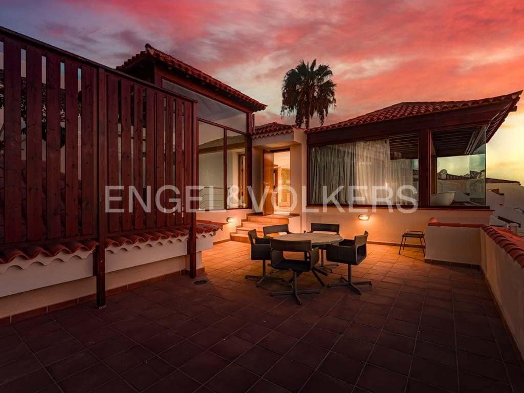 6 bedroom Villa for sale in Los Gigantes with pool - € 3,900,000 (Ref: 7588652)