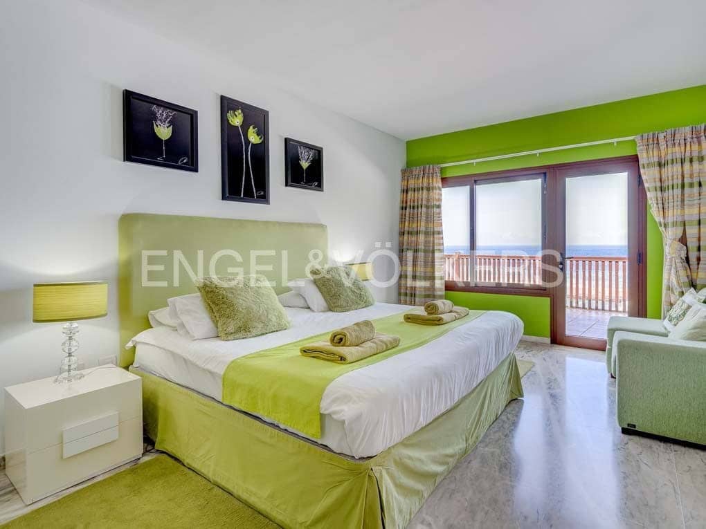 6 bedroom Villa for sale in Los Gigantes with pool - € 3,900,000 (Ref: 7588652)