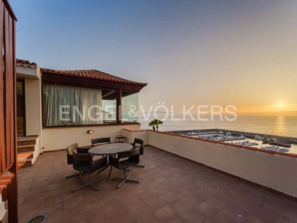 6 bedroom Villa for sale in Los Gigantes with pool - € 3,900,000 (Ref: 7588652)