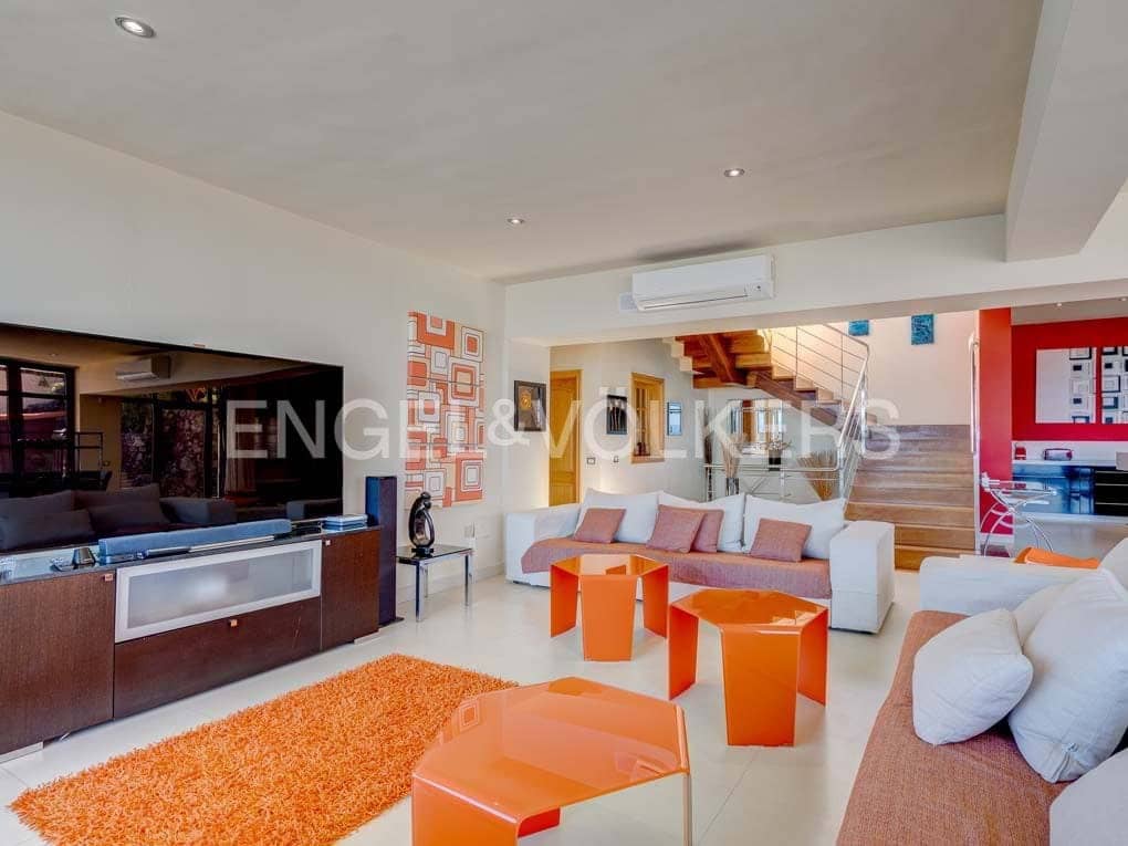 6 bedroom Villa for sale in Los Gigantes with pool - € 3,900,000 (Ref: 7588652)