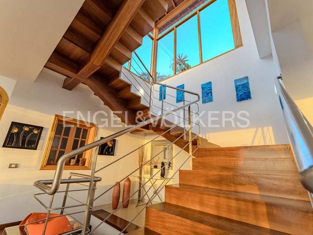 6 bedroom Villa for sale in Los Gigantes with pool - € 3,900,000 (Ref: 7588652)