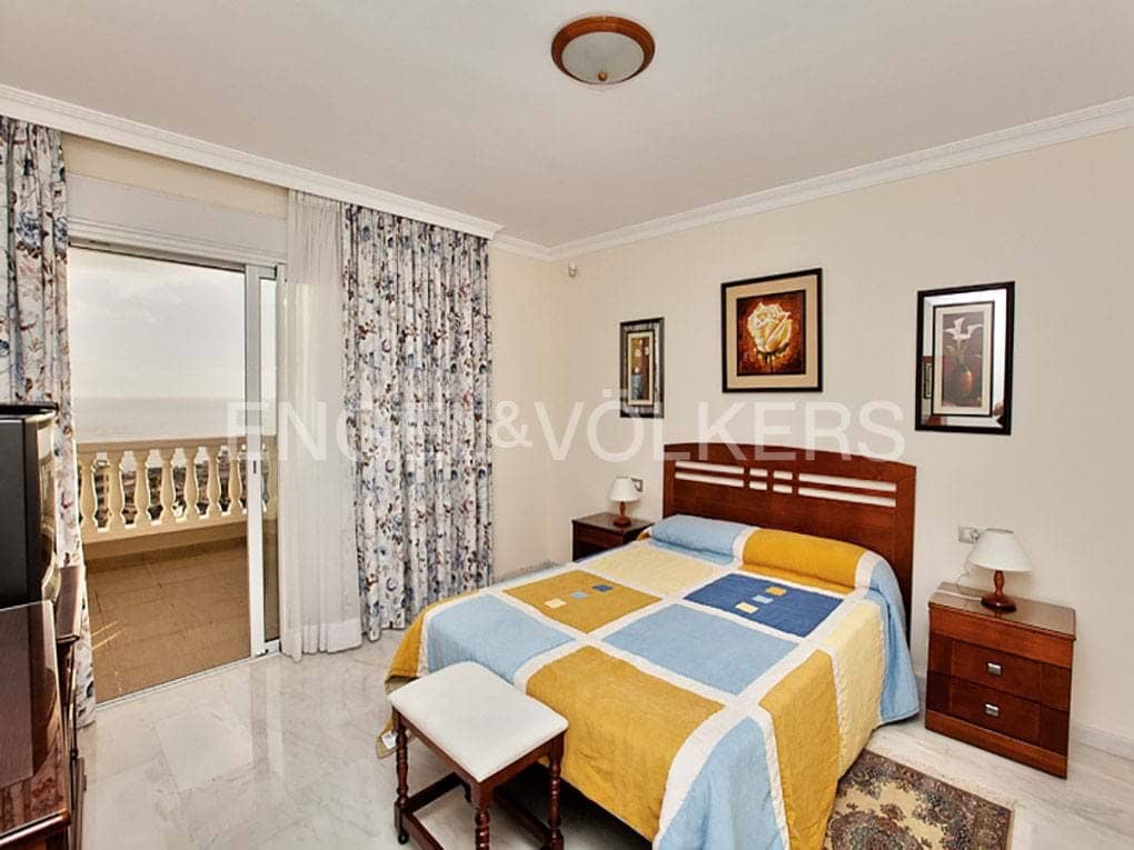 2 bedroom Apartment for sale in Los Gigantes with pool - € 550,883 (Ref: 7776804)