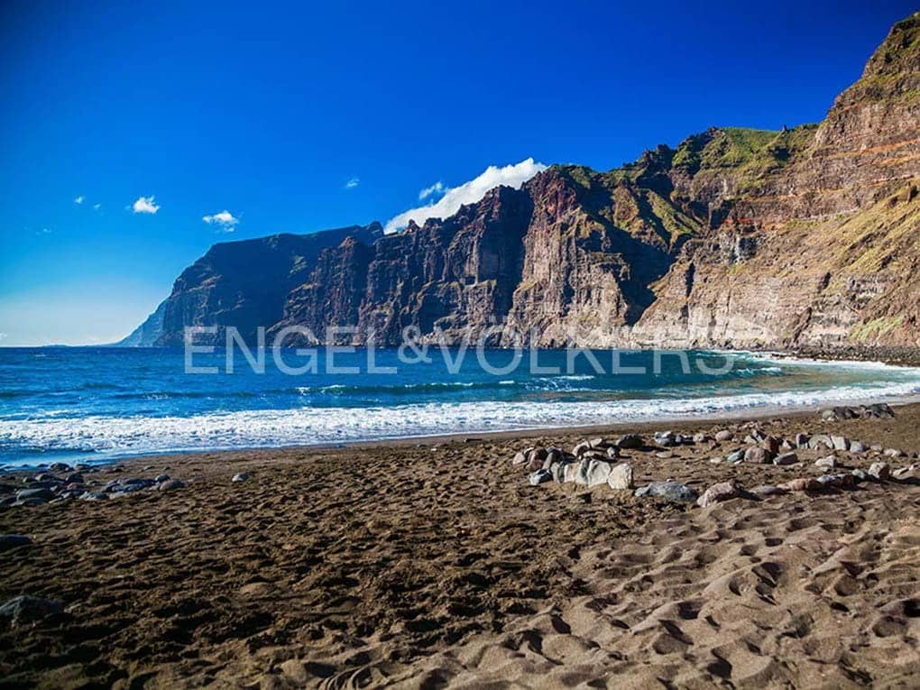 2 bedroom Apartment for sale in Los Gigantes with pool - € 550,883 (Ref: 7776804)