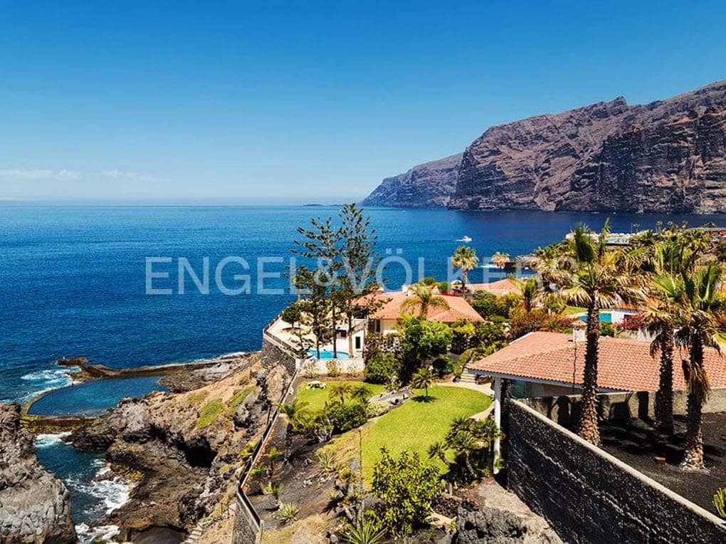 2 bedroom Apartment for sale in Los Gigantes with pool - € 550,883 (Ref: 7776804)