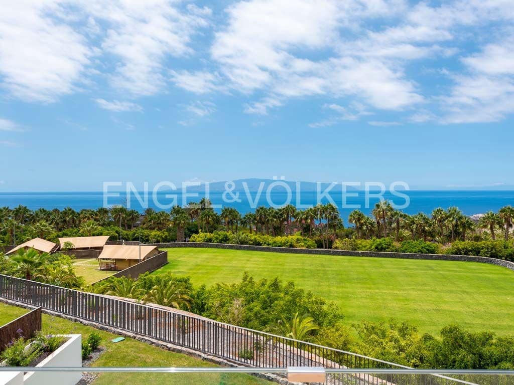 2 bedroom Apartment for sale in Guia de Isora with pool - € 900,000 (Ref: 7776805)