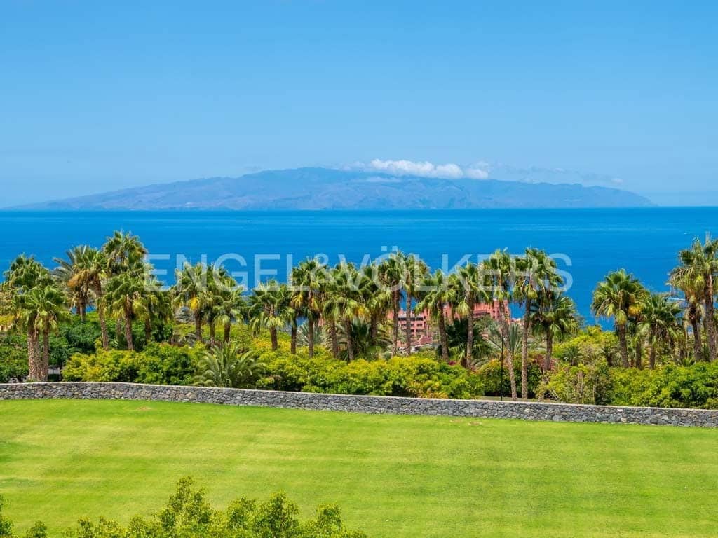 2 bedroom Apartment for sale in Guia de Isora with pool - € 900,000 (Ref: 7776805)