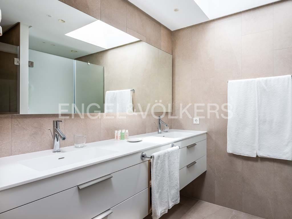 2 bedroom Apartment for sale in Guia de Isora with pool - € 900,000 (Ref: 7776805)