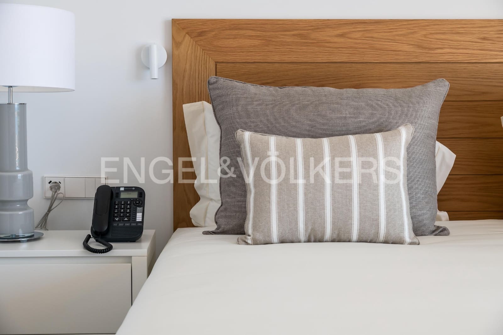 2 bedroom Apartment for sale in Guia de Isora with pool - € 900,000 (Ref: 7776805)