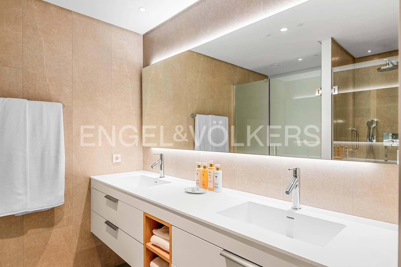 Apartamento de 2 habitaciones en Guía de Isora en venta con piscina - 945.000 € (Ref: 7776805)