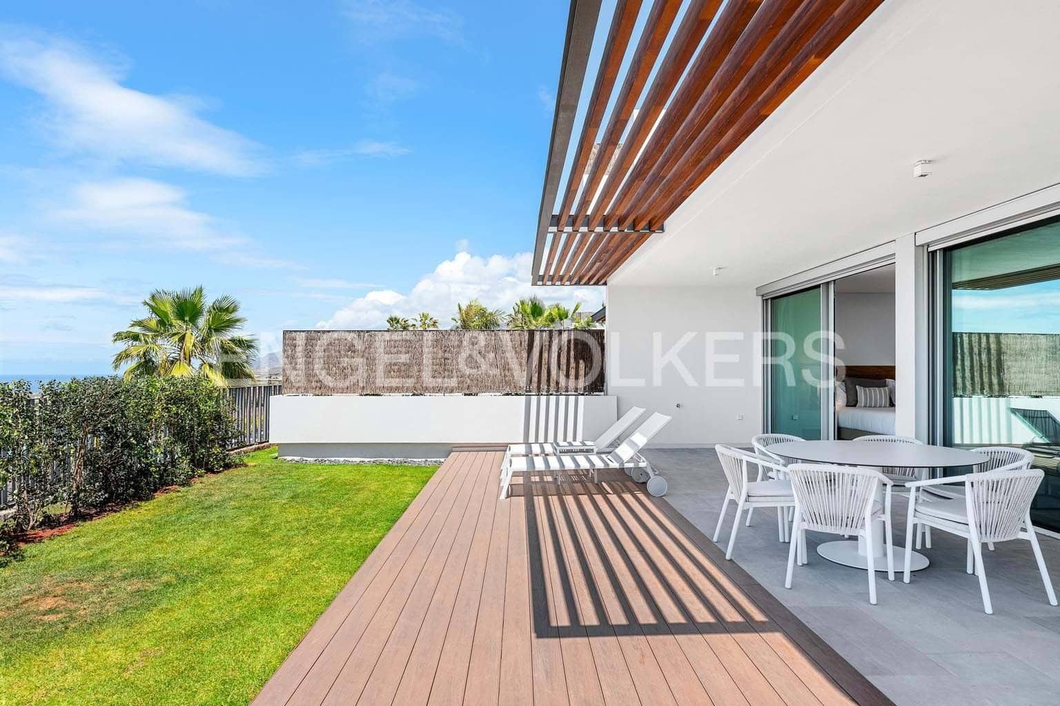Apartamento de 2 habitaciones en Guía de Isora en venta con piscina - 945.000 € (Ref: 7776805)