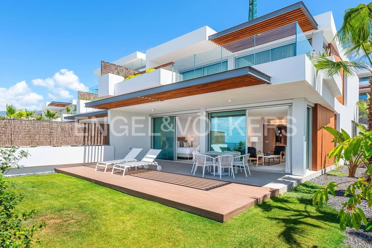 Apartamento de 2 habitaciones en Guía de Isora en venta con piscina - 945.000 € (Ref: 7776805)