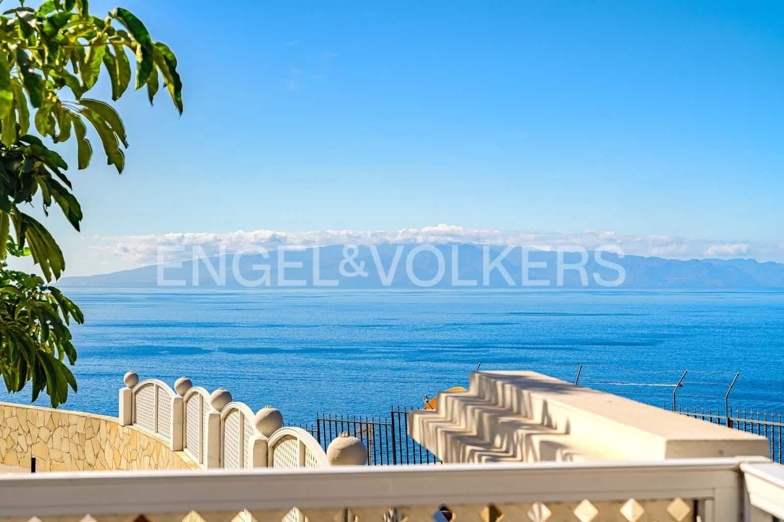 3 soveværelse Villa til salg i Los Gigantes med swimmingpool - € 545.000 (Ref: 7776812)