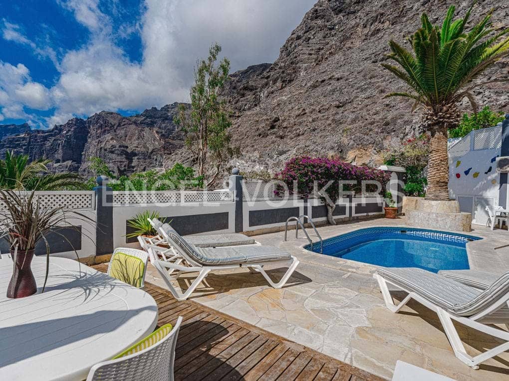 3 soveværelse Villa til salg i Los Gigantes med swimmingpool - € 545.000 (Ref: 7776812)