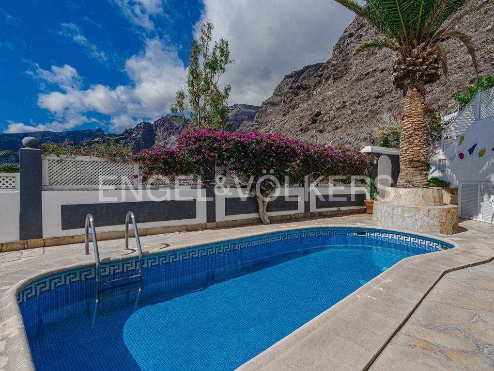 3 soveværelse Villa til salg i Los Gigantes med swimmingpool - € 545.000 (Ref: 7776812)