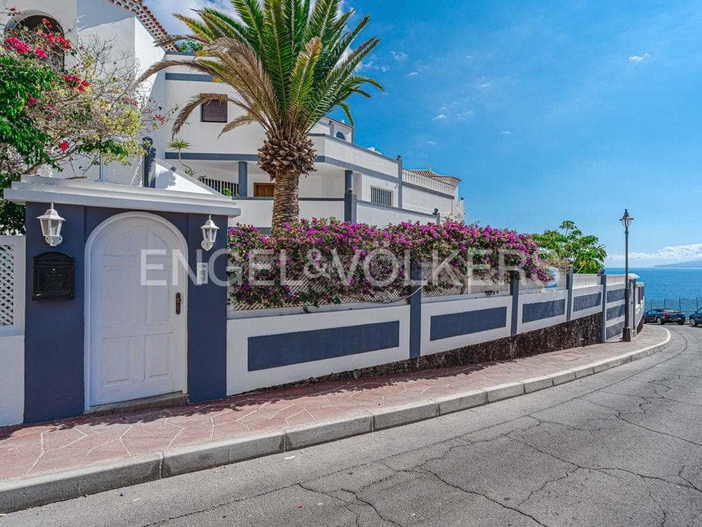 3 soveværelse Villa til salg i Los Gigantes med swimmingpool - € 545.000 (Ref: 7776812)