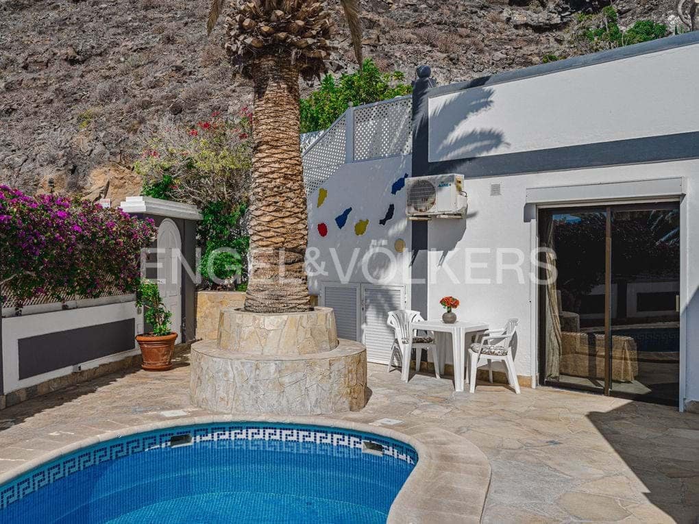 3 soveværelse Villa til salg i Los Gigantes med swimmingpool - € 545.000 (Ref: 7776812)