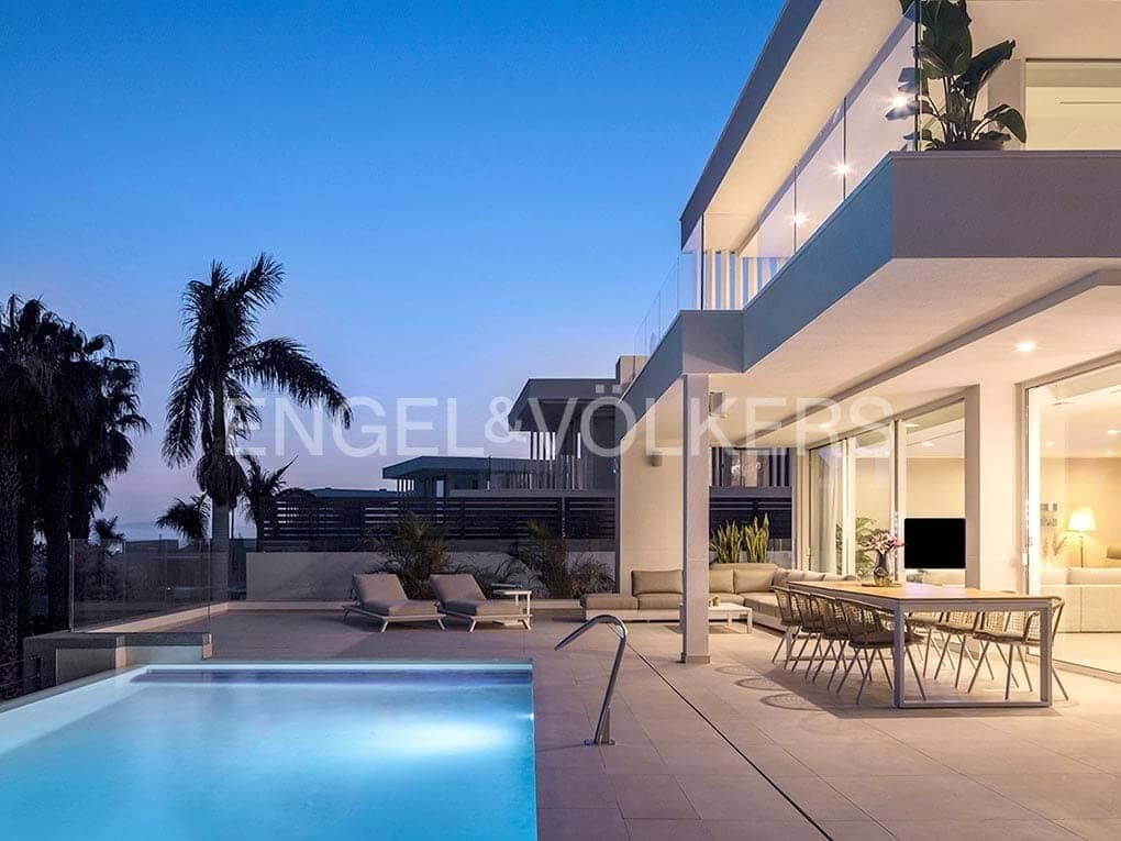 3 bedroom Villa for sale in Adeje with pool garage - € 1,912,900 (Ref: 7776818)