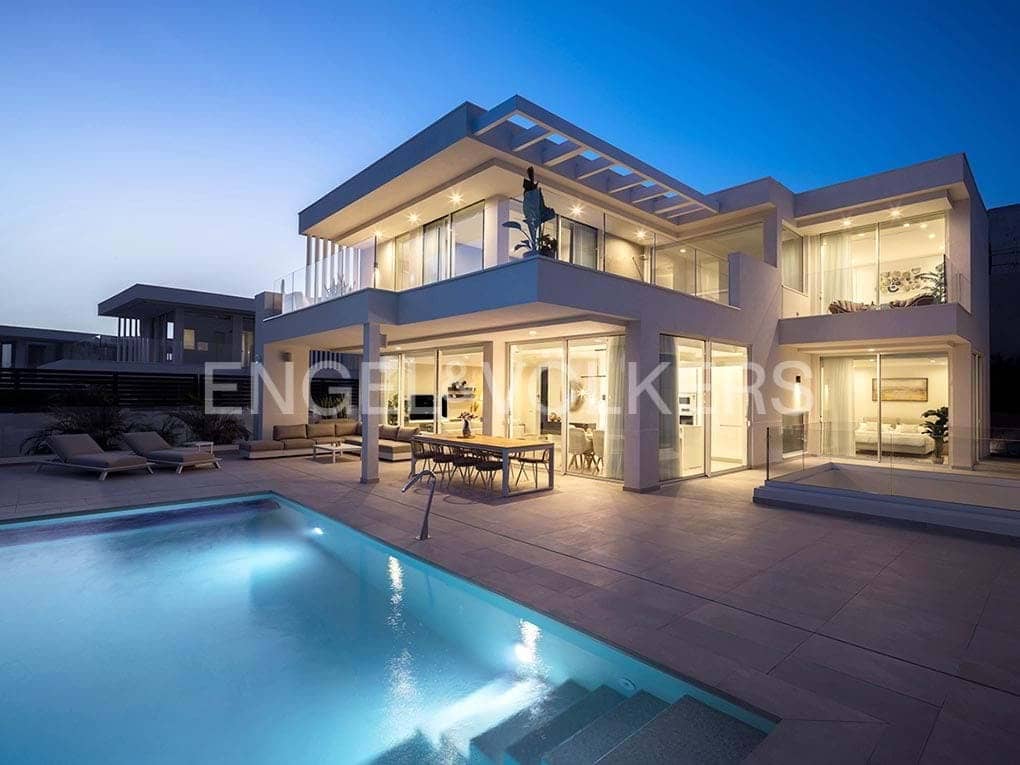 3 bedroom Villa for sale in Adeje with pool garage - € 1,912,900 (Ref: 7776818)