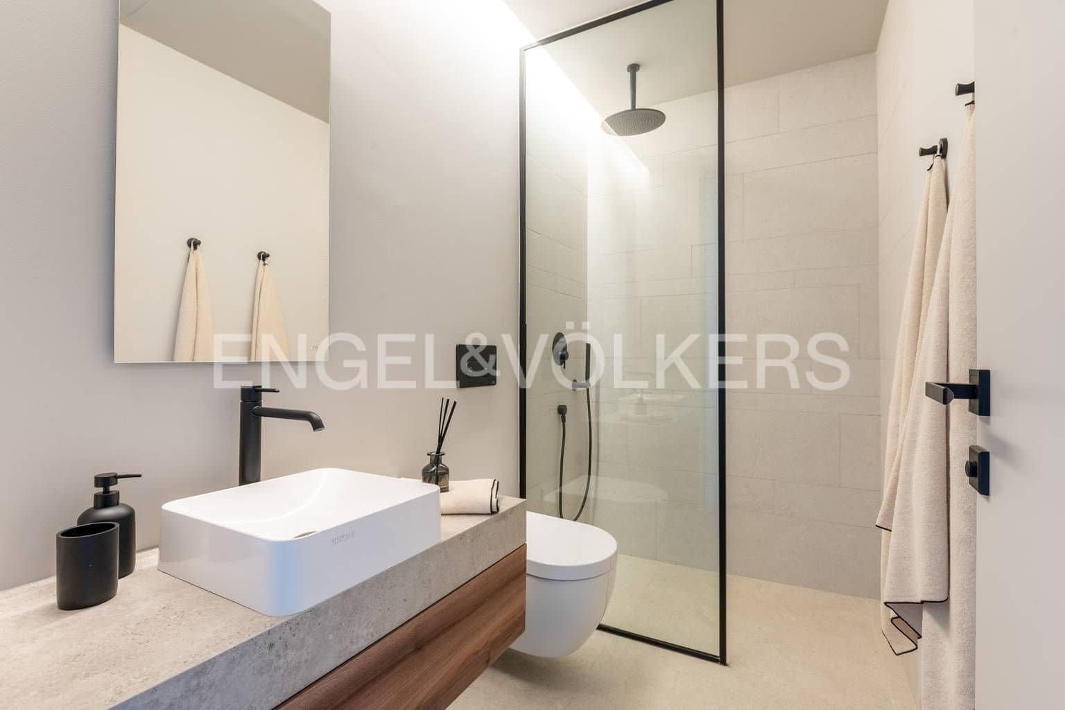 3 soverom Villa til salgs i Marazul med svømmebasseng garasje - € 1 595 000 (Ref: 7776829)