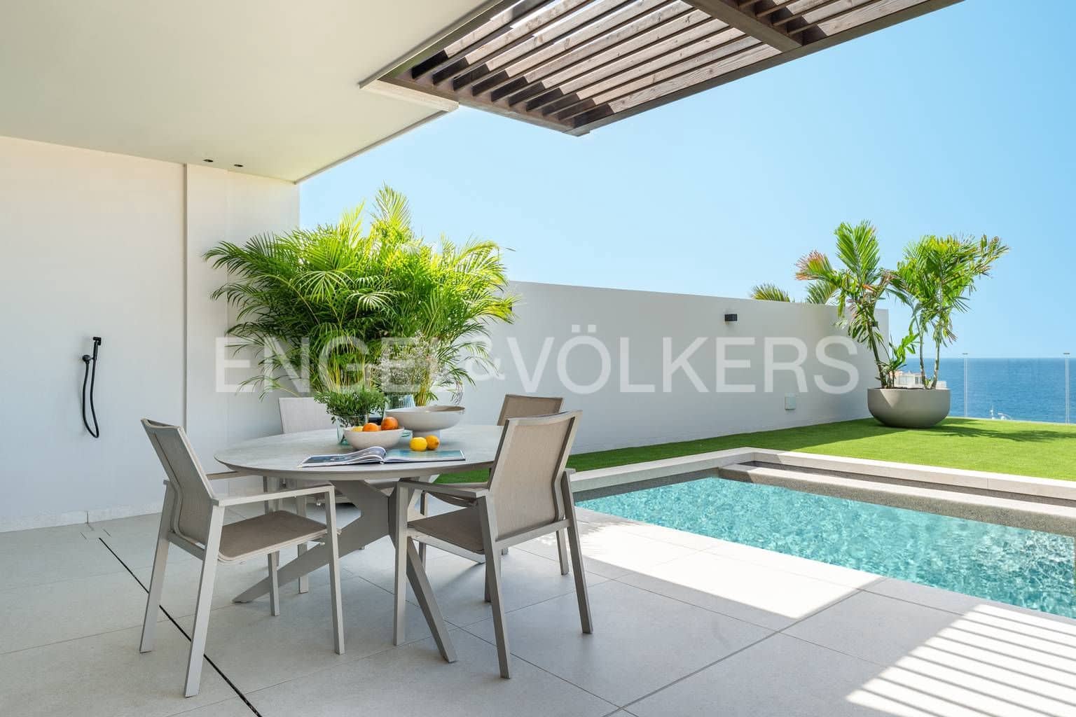 3 soverom Villa til salgs i Marazul med svømmebasseng garasje - € 1 595 000 (Ref: 7776829)