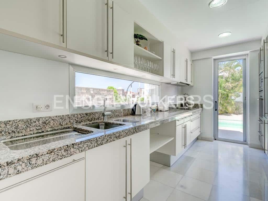 5 soveværelse Villa til salg i Costa Adeje med swimmingpool garage - € 3.200.000 (Ref: 7788536)