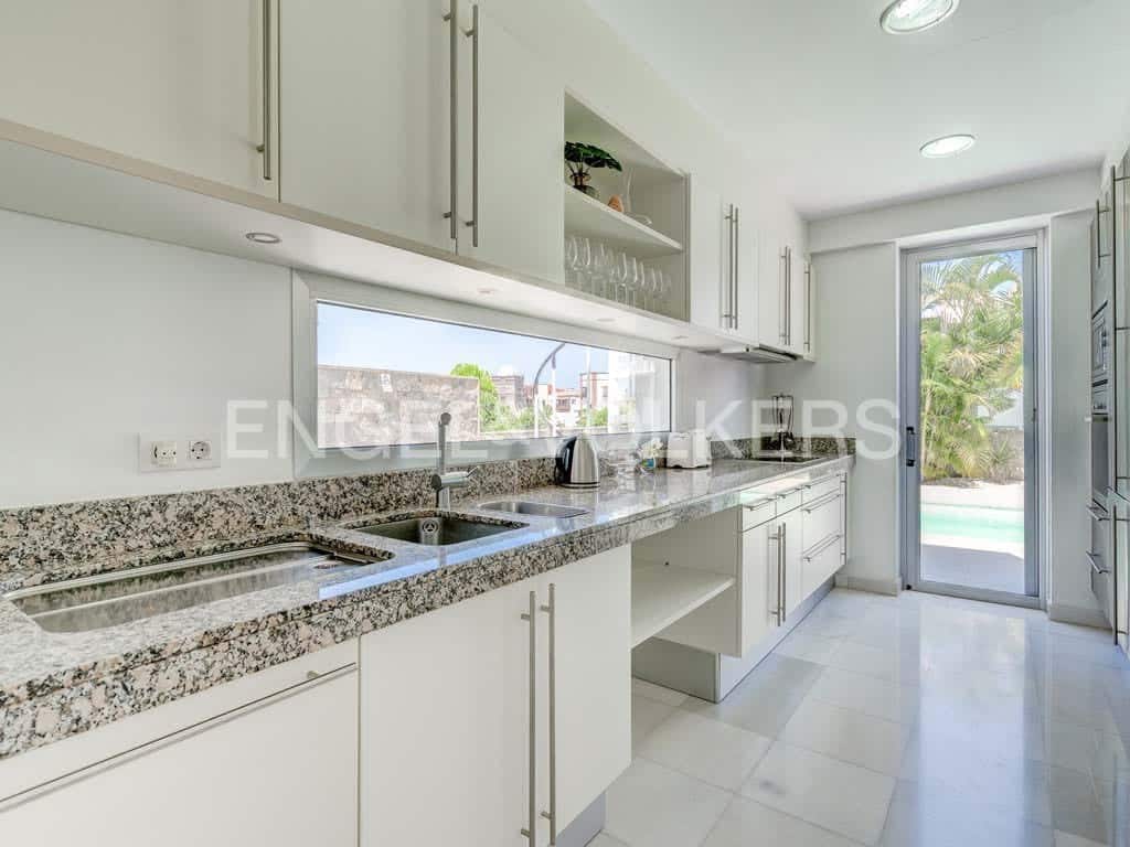 5 soveværelse Villa til salg i Costa Adeje med swimmingpool garage - € 3.200.000 (Ref: 7788536)