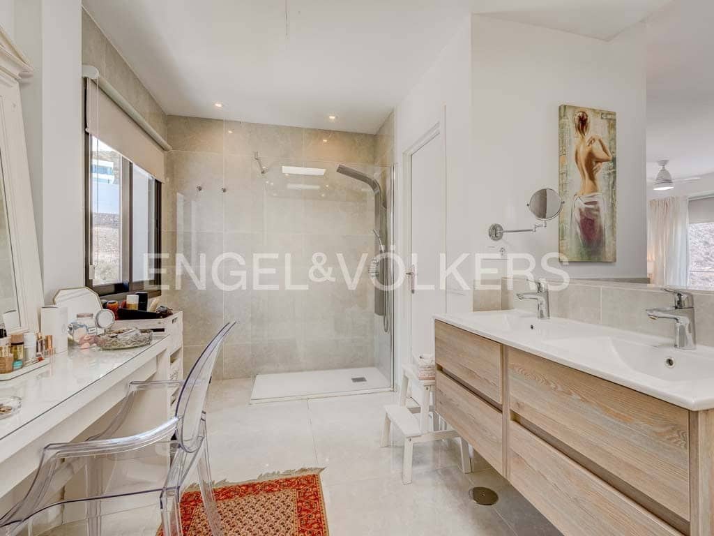 7 bedroom Villa for sale in Roque del Conde with pool garage - € 1,800,000 (Ref: 7810552)