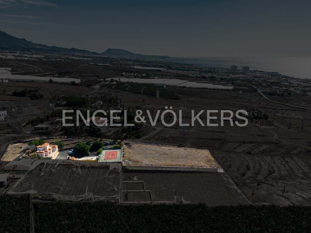 4 bedroom Villa for sale in Marazul with pool garage - € 1,498,000 (Ref: 8031179)