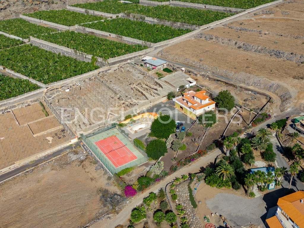 4 bedroom Villa for sale in Marazul with pool garage - € 1,498,000 (Ref: 8031179)