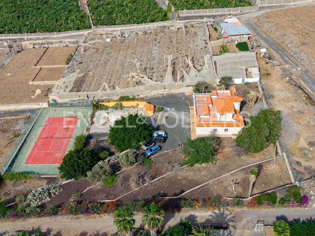 4 bedroom Villa for sale in Marazul with pool garage - € 1,498,000 (Ref: 8031179)