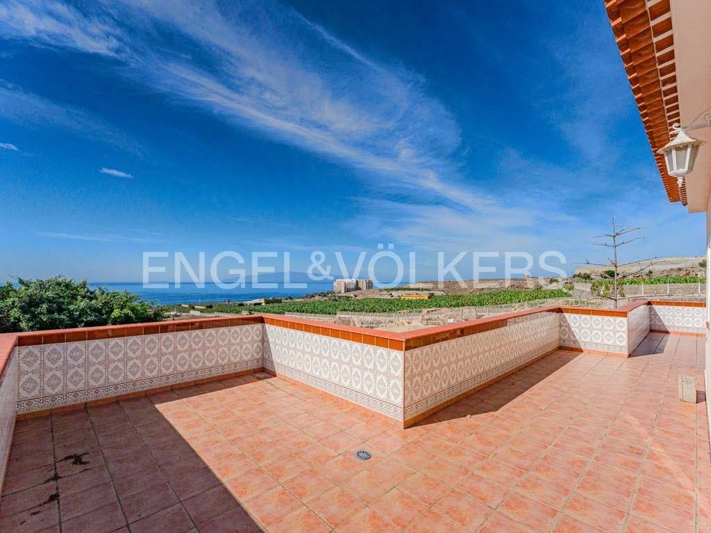 4 bedroom Villa for sale in Marazul with pool garage - € 1,498,000 (Ref: 8031179)