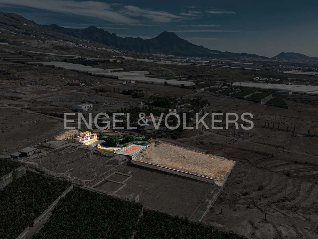 4 bedroom Villa for sale in Marazul with pool garage - € 1,498,000 (Ref: 8031179)