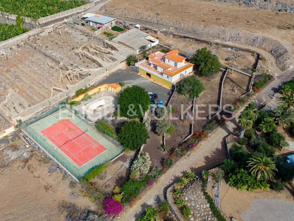 4 bedroom Villa for sale in Marazul with pool garage - € 1,498,000 (Ref: 8031179)