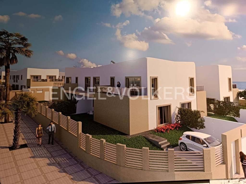 3 bedroom Villa for sale in El Medano with pool - € 468,606 (Ref: 8064584)