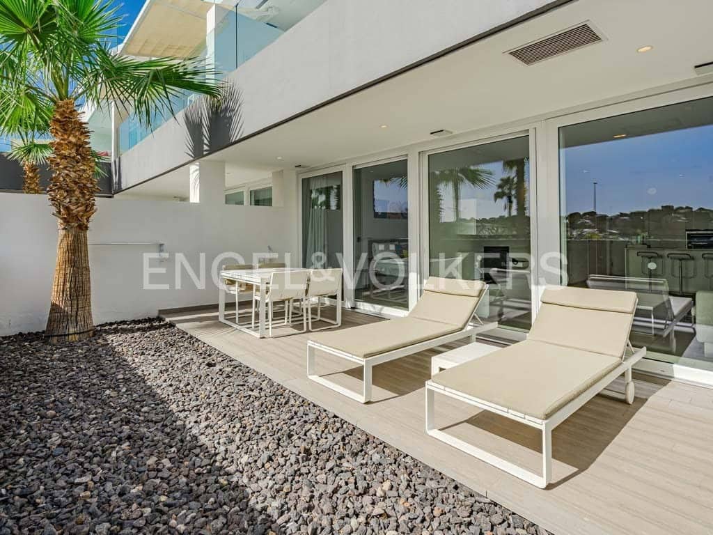 1 bedroom Apartment for sale in Costa Adeje with pool - € 499,000 (Ref: 8113601)