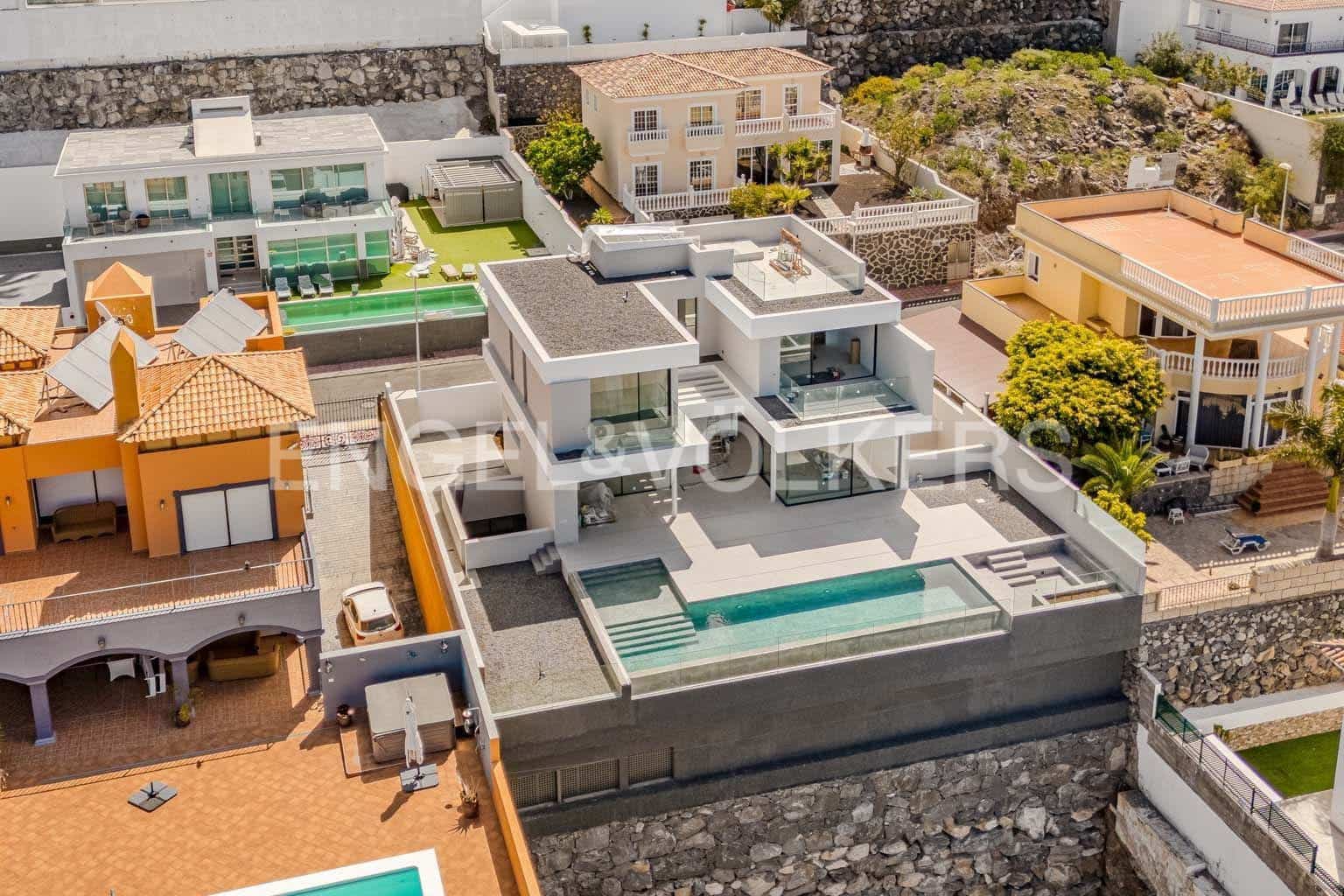 6 bedroom Villa for sale in Roque del Conde with pool - € 2,400,000 (Ref: 8176756)