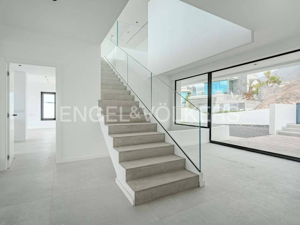 3 bedroom Villa for sale in Guia de Isora with pool garage - € 3,290,000 (Ref: 8183254)