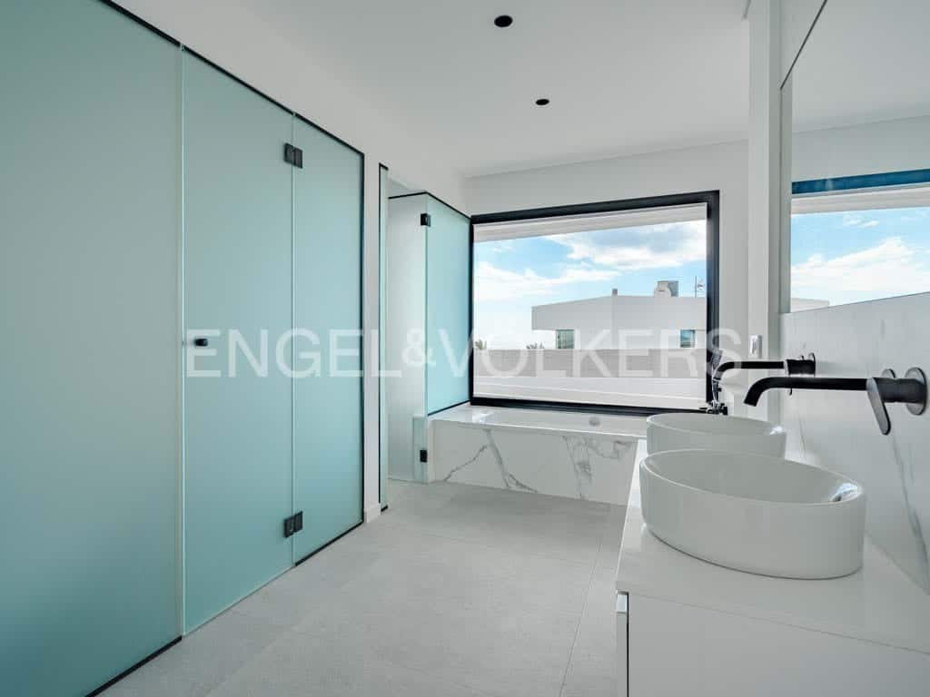 3 bedroom Villa for sale in Guia de Isora with pool garage - € 3,290,000 (Ref: 8183254)