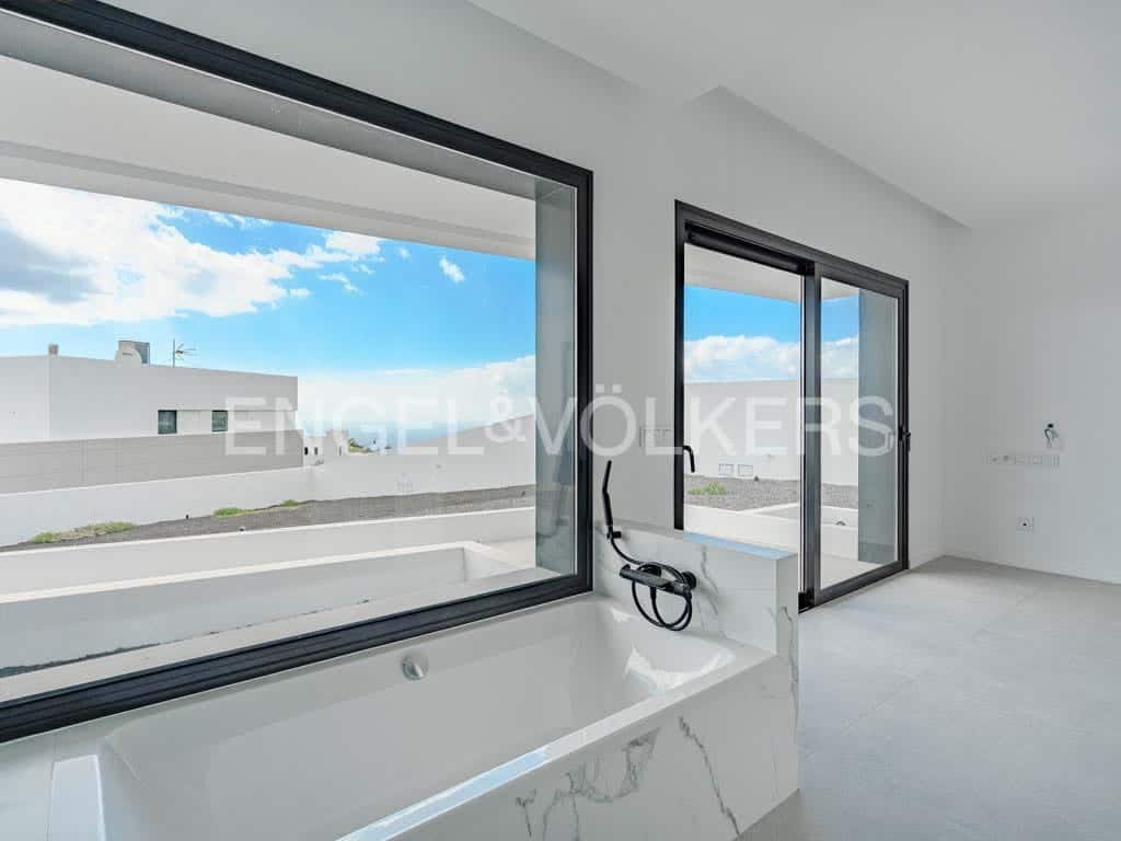 3 bedroom Villa for sale in Guia de Isora with pool garage - € 3,290,000 (Ref: 8183254)