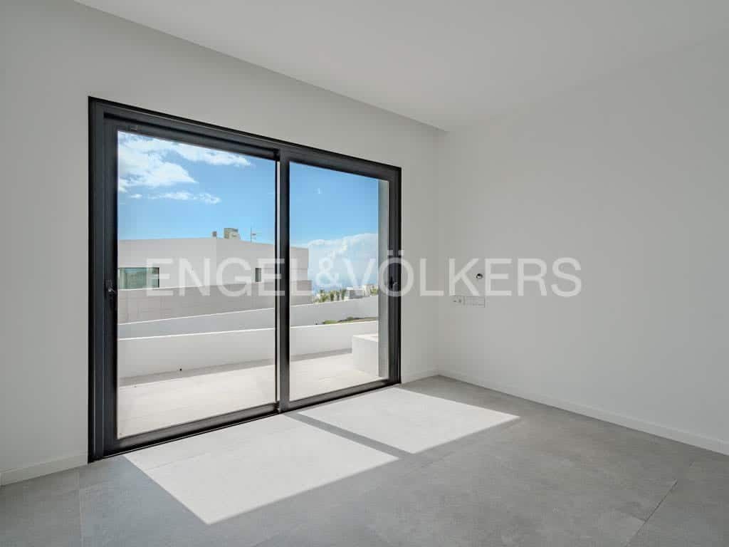 3 bedroom Villa for sale in Guia de Isora with pool garage - € 3,290,000 (Ref: 8183254)